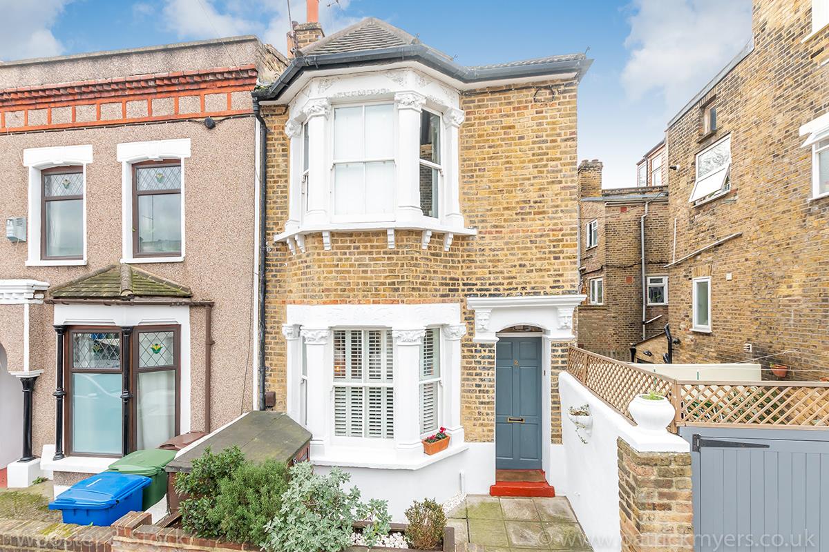 House - End Terrace For Sale in Ada Road, Camberwell, SE5 923 view1