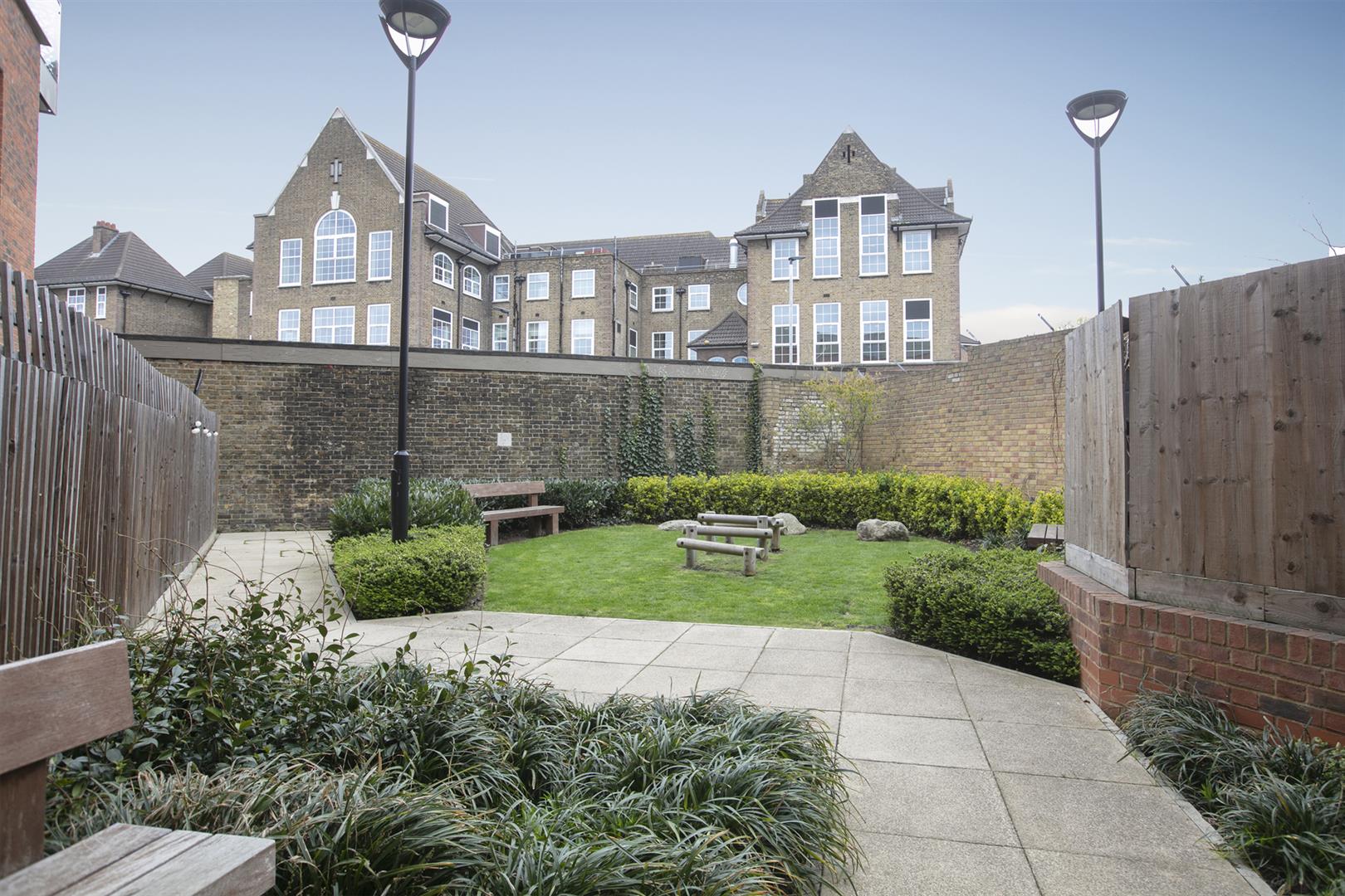 Flat - Purpose Built For Sale in Benhill Road, Camberwell, SE5 928 view3