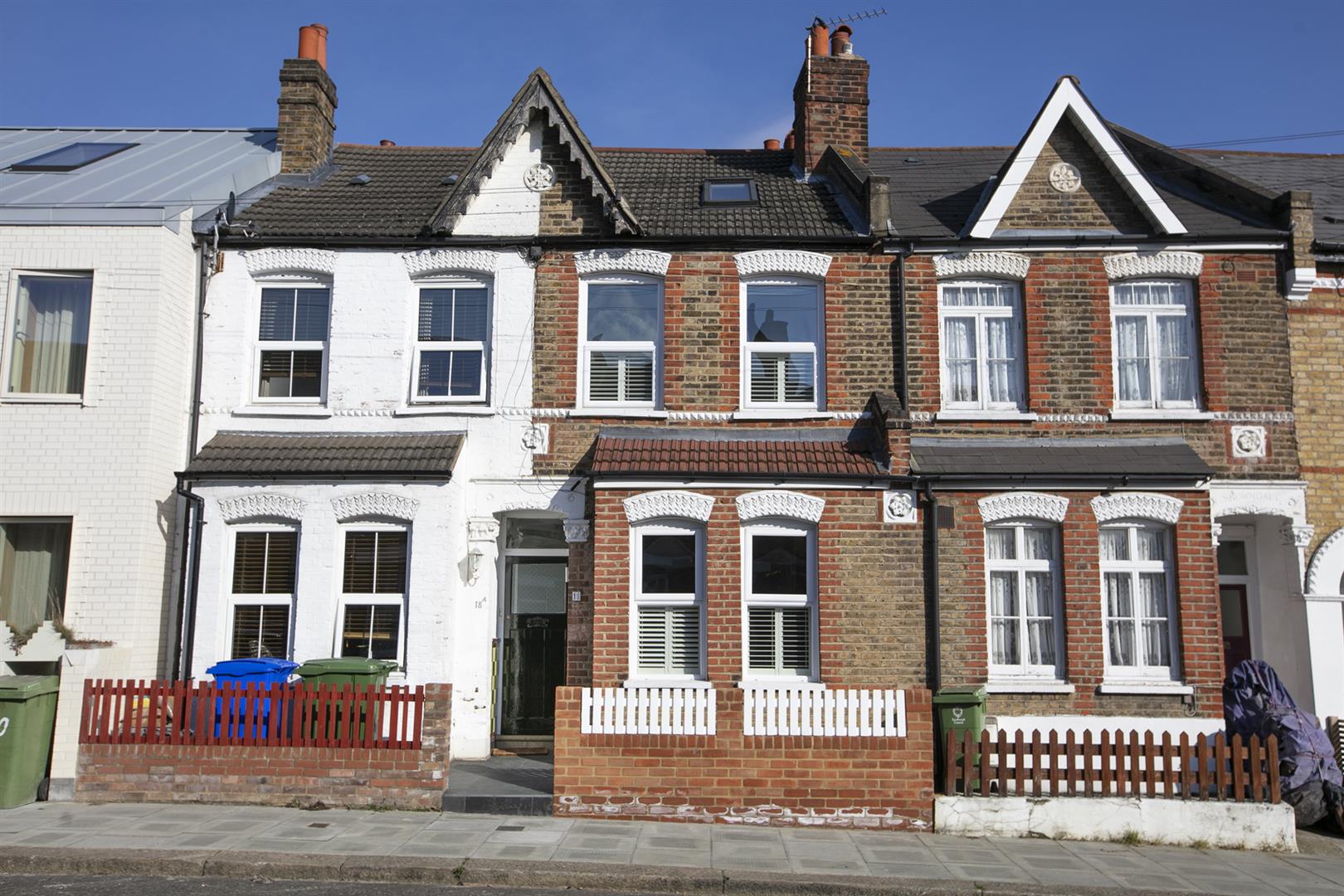 House - Terraced For Sale in Borland Road, Nunhead, SE15 912 view2
