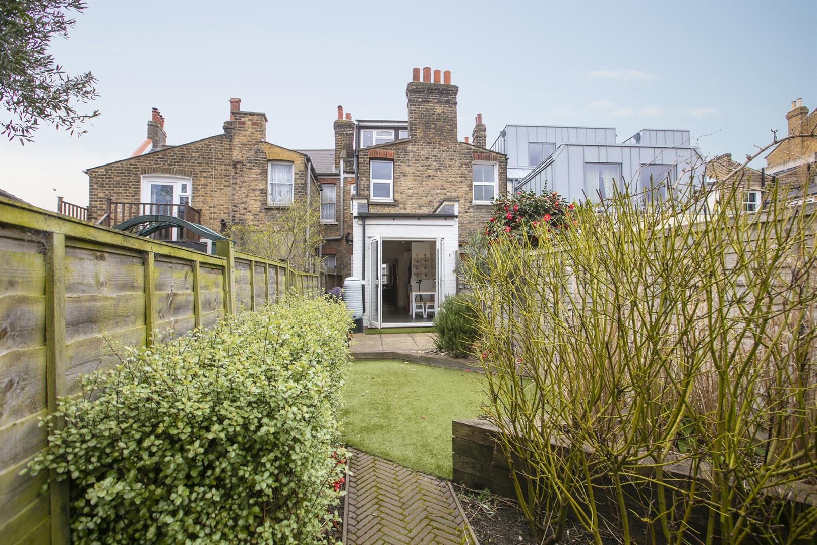 House - Terraced For Sale in Borland Road, Nunhead, SE15 912 view1