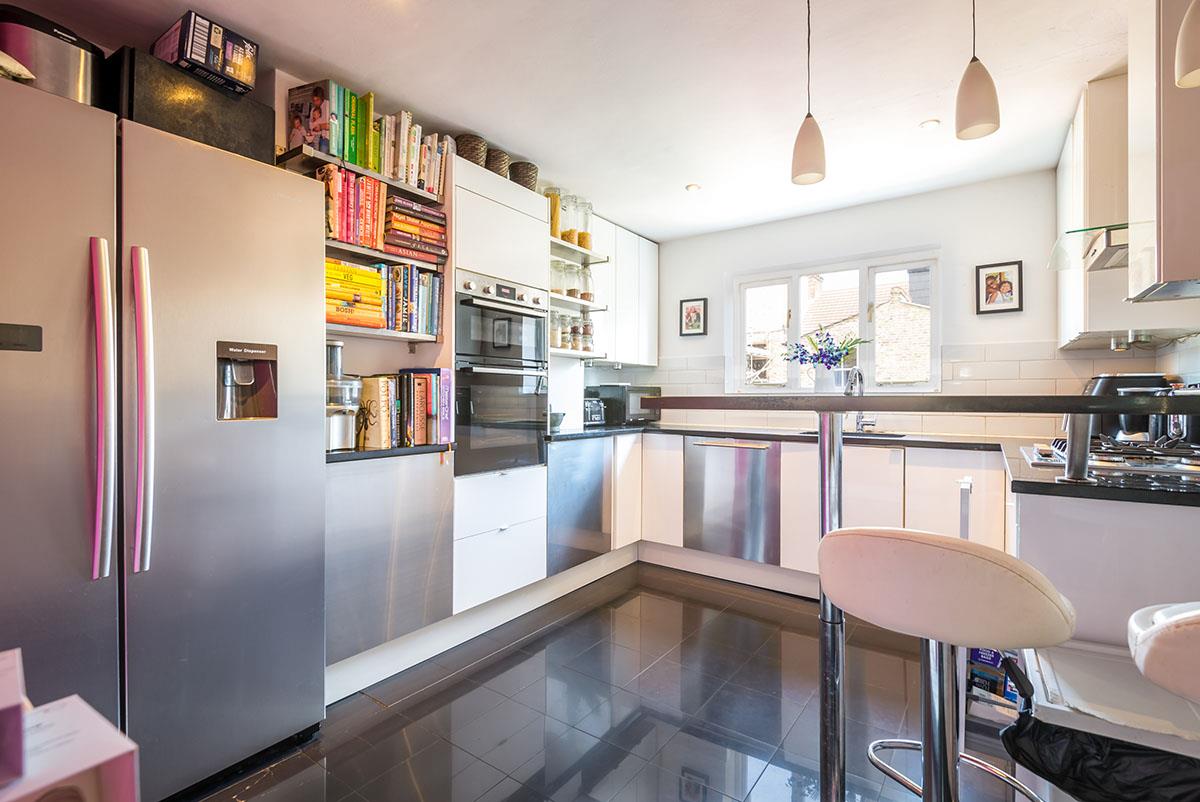 House - Terraced For Sale in Bromar Road, Camberwell, SE5 934 view8