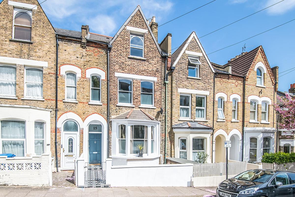 House - Terraced For Sale in Bromar Road, Camberwell, SE5 934 view1