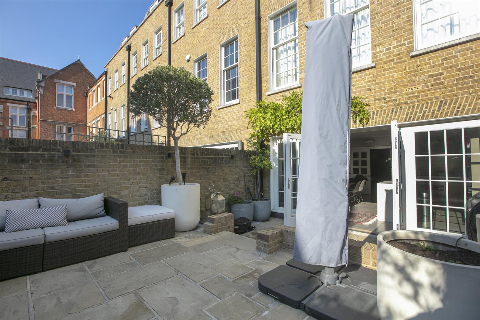 House - Terraced For Sale in Camberwell Grove, Camberwell, SE5 1139 view8