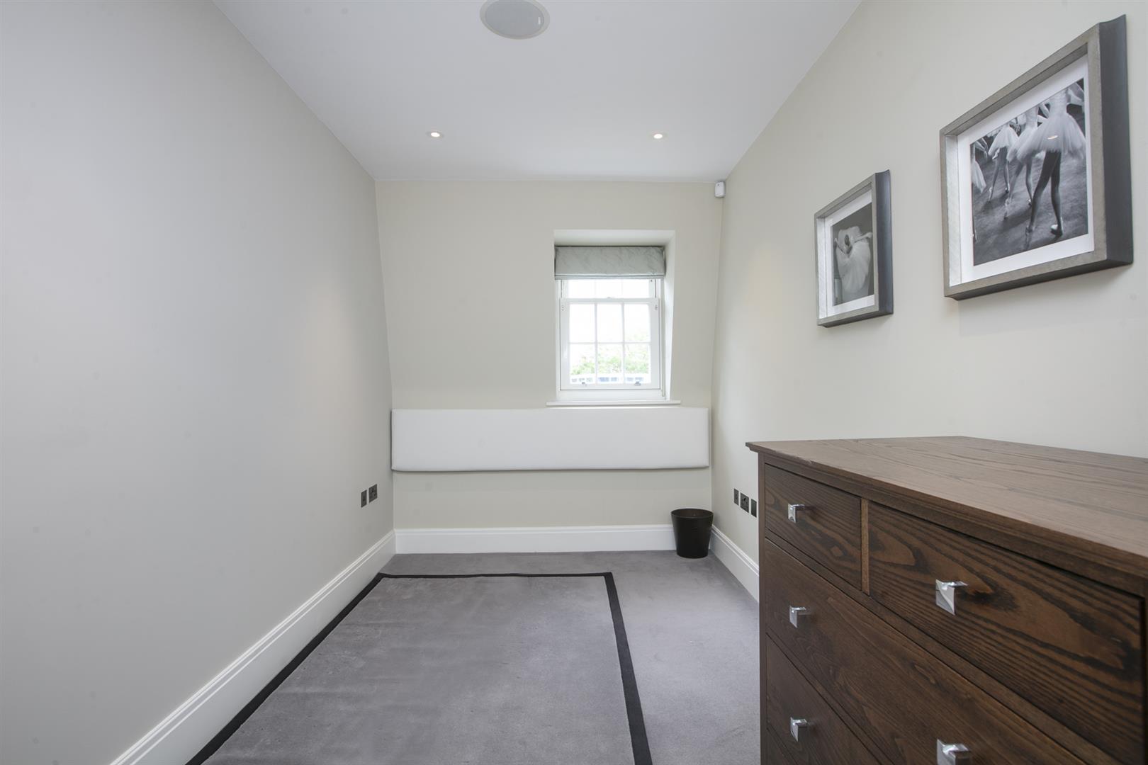 House - Terraced For Sale in Camberwell Grove, Camberwell, SE5 1139 view30