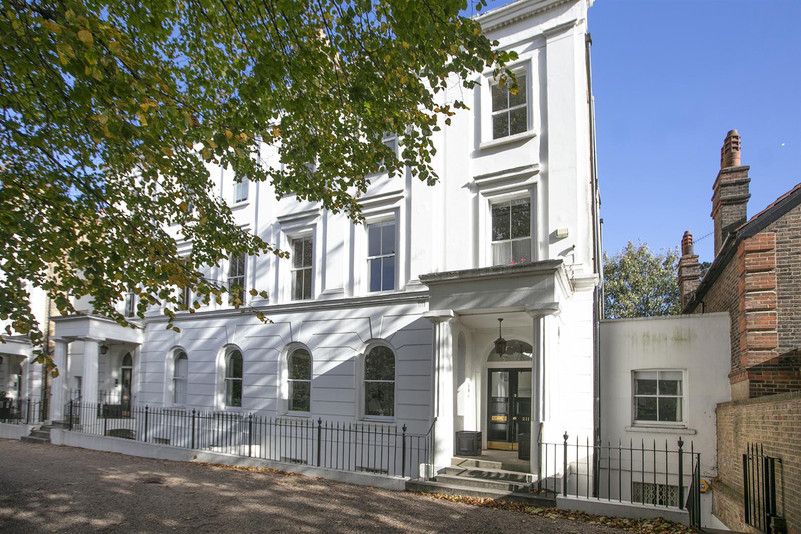 Flat - Conversion Sold in Camberwell Grove, Camberwell, SE5 879 view1