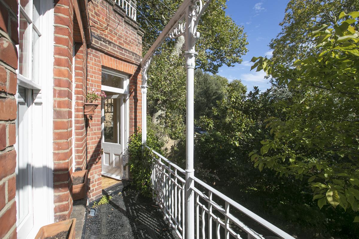 House - Detached Sale Agreed in Champion Hill, Camberwell, SE5 800 view31