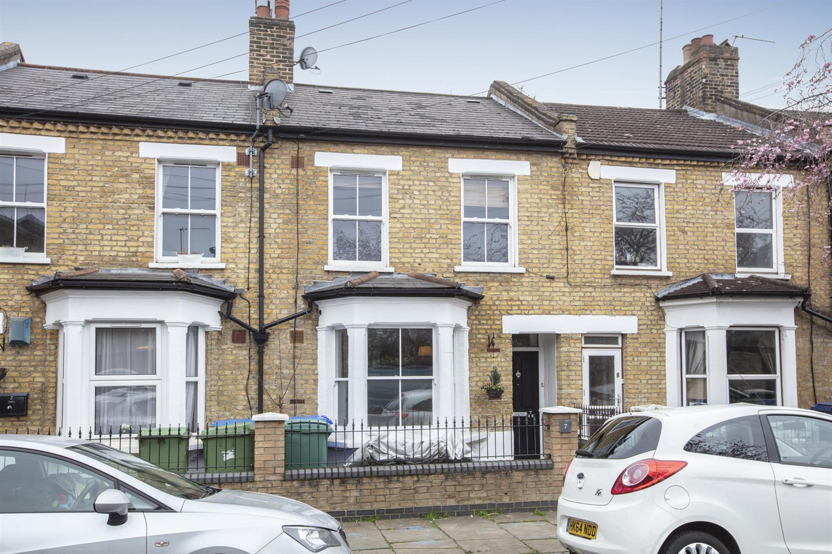 Flat - Conversion Sold in Colls Road, Peckham, SE15 1071 view1