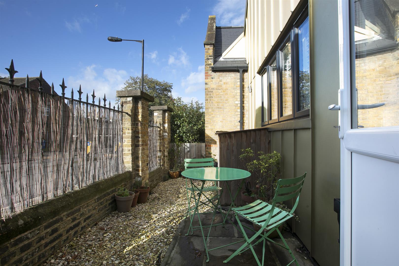 House - Terraced Under Offer in Consort Road, Peckham, SE15 1162 view3