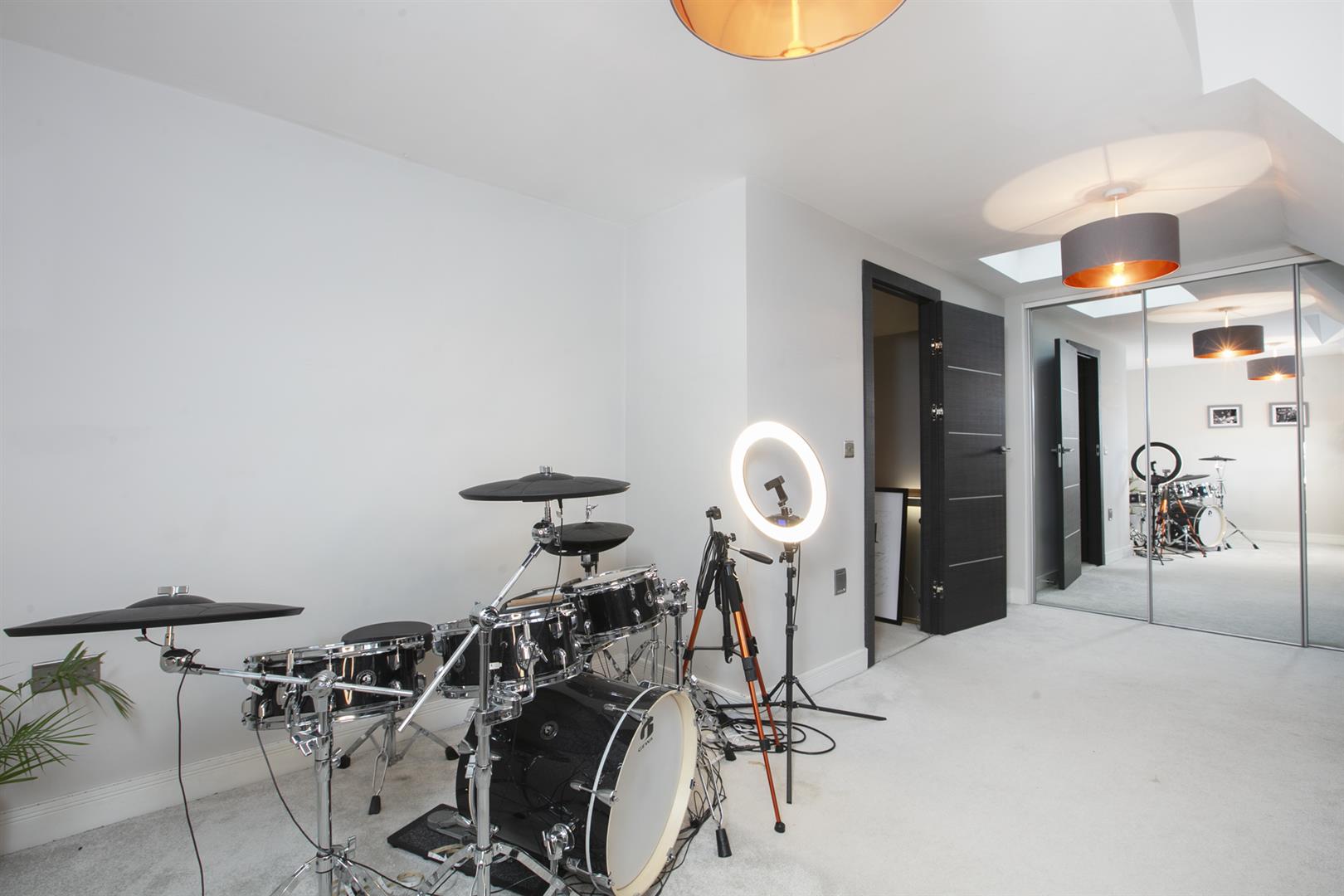 House - Terraced Under Offer in Consort Road, Peckham, SE15 1162 view11