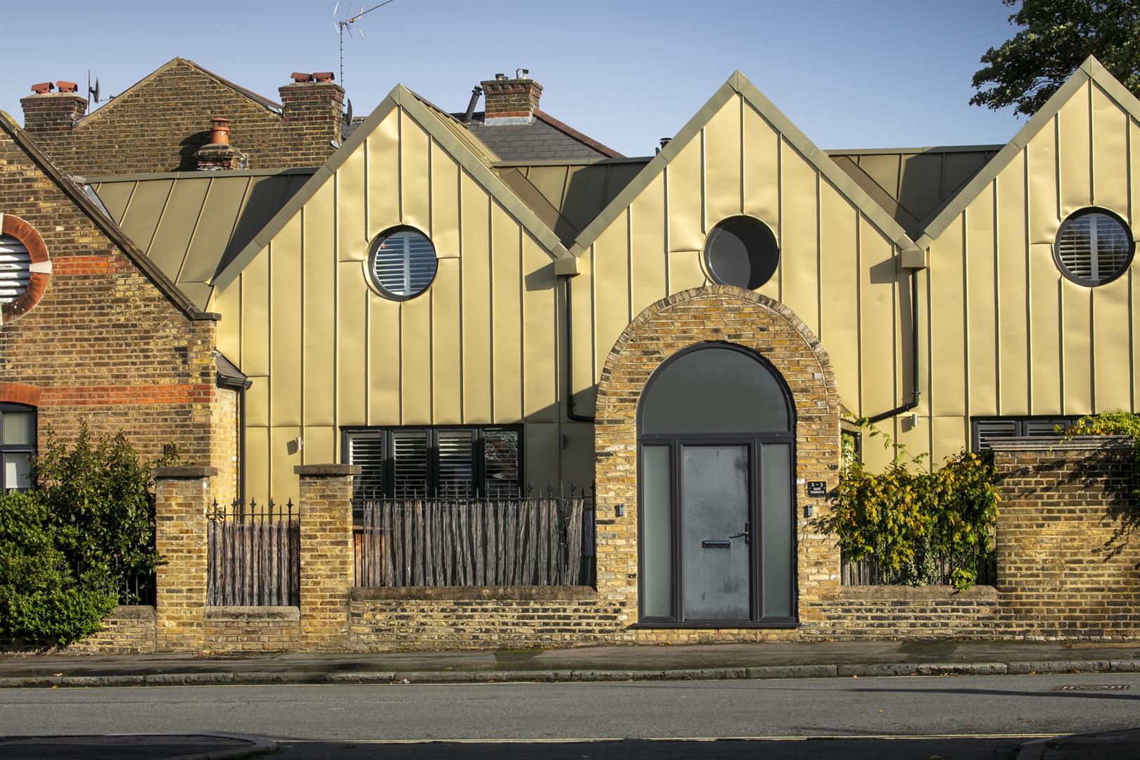 House - Terraced Under Offer in Consort Road, Peckham, SE15 1162 view1