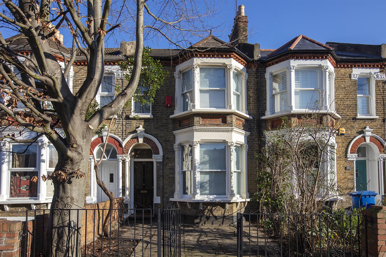 House - Terraced For Sale in Consort Road, Peckham, SE15 894 view1
