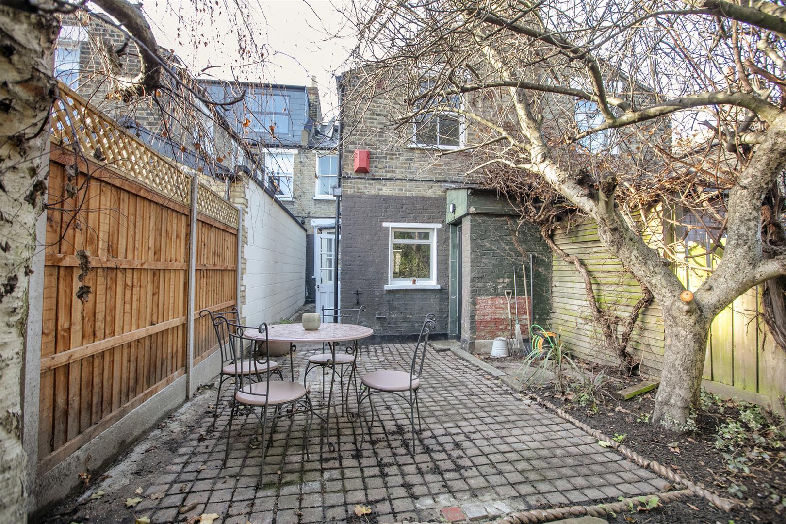 House - Terraced For Sale in Consort Road, Peckham, SE15 894 view6