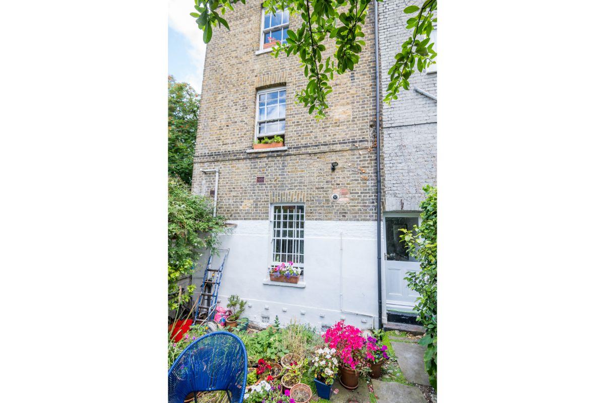 House - Terraced For Sale in Datchelor Place, Camberwell, SE5 969 view8