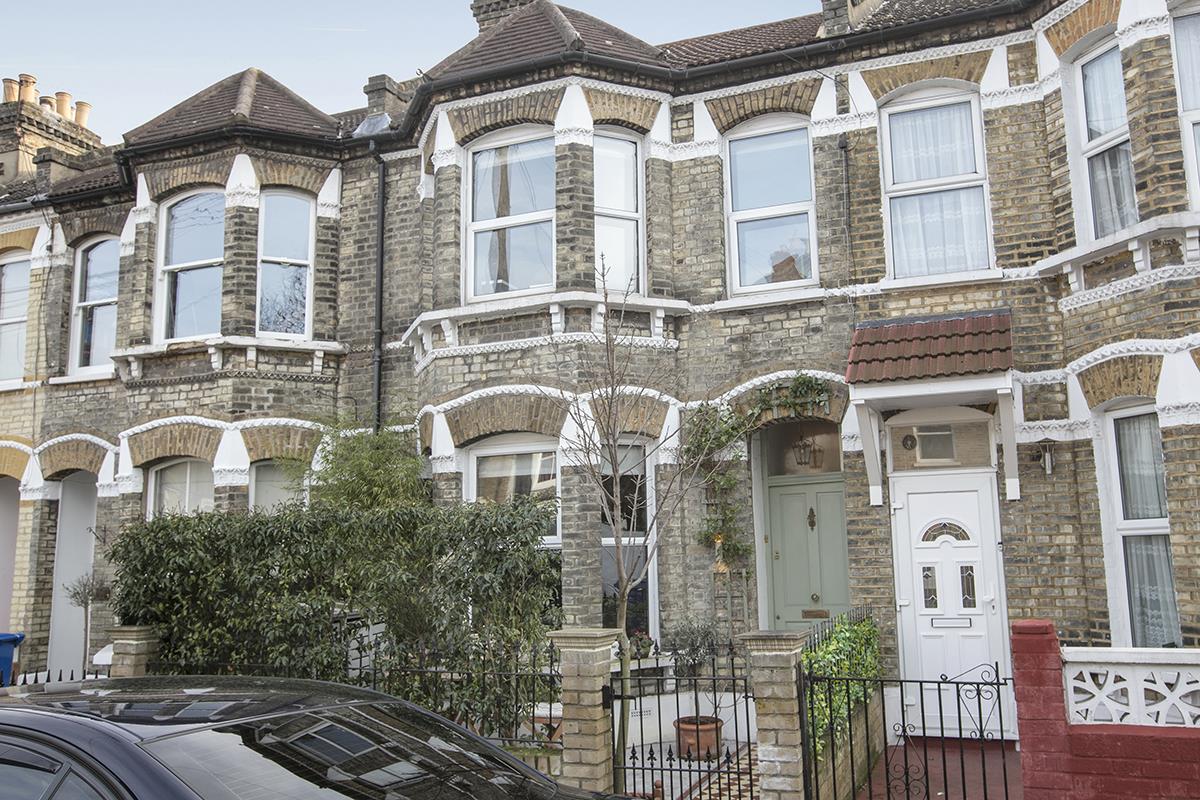 House - Terraced For Sale in Elcot Avenue, Peckham, SE15 954 view2