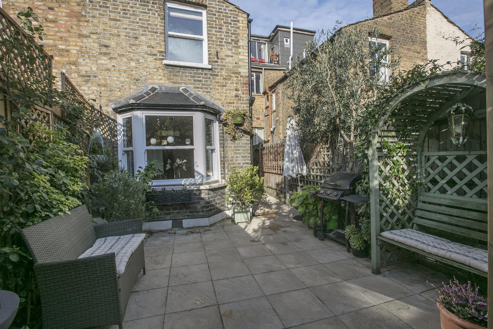 House - Terraced For Sale in Elcot Avenue, Peckham, SE15 954 view12