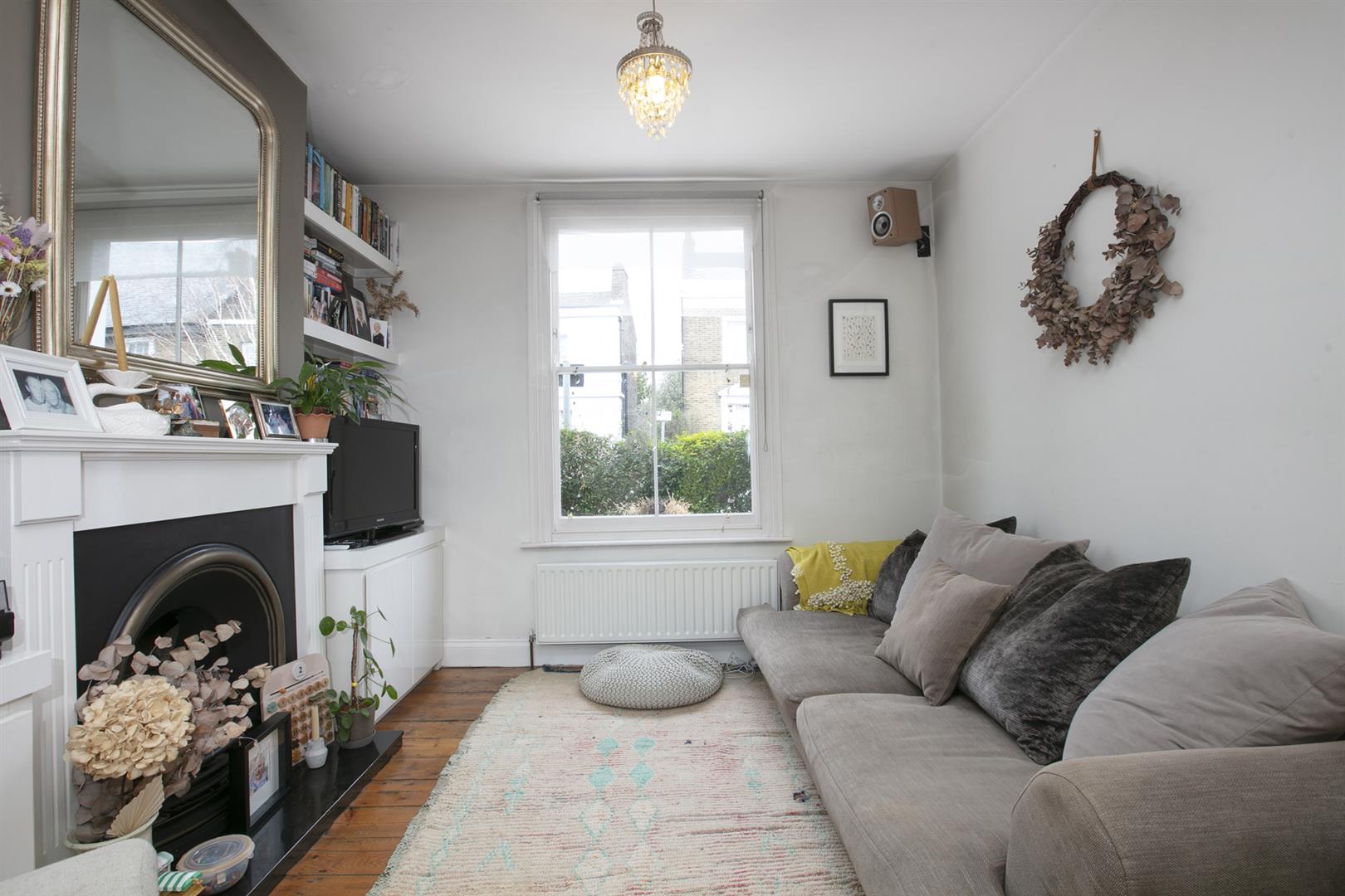 House - End Terrace For Sale in Elm Grove, Peckham, SE15 906 view3