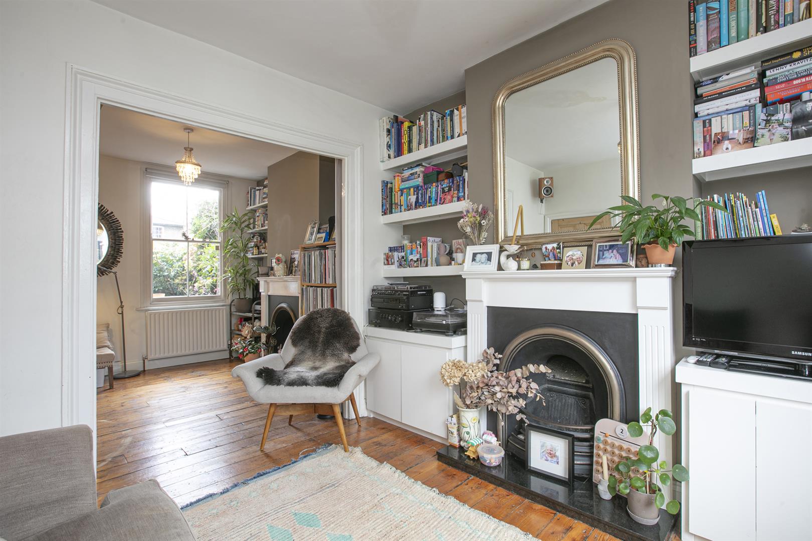 House - End Terrace For Sale in Elm Grove, Peckham, SE15 906 view1