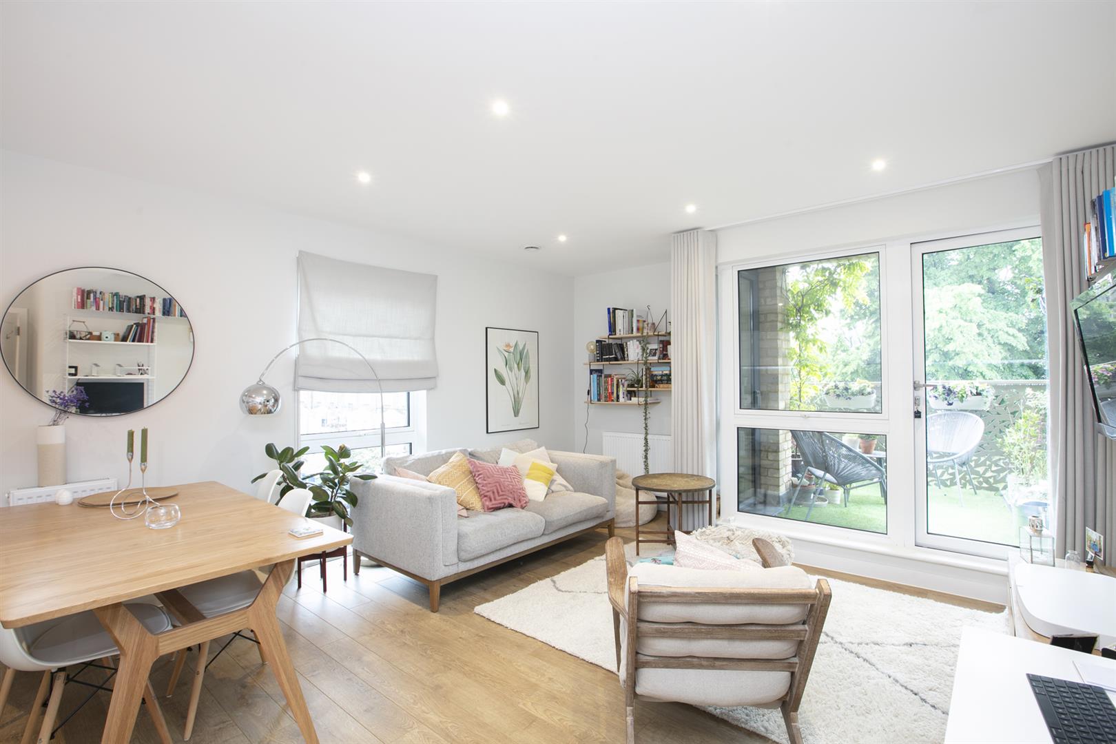 Flat - Purpose Built Sale Agreed in Elmington Road, Camberwell, SE5 846 view2