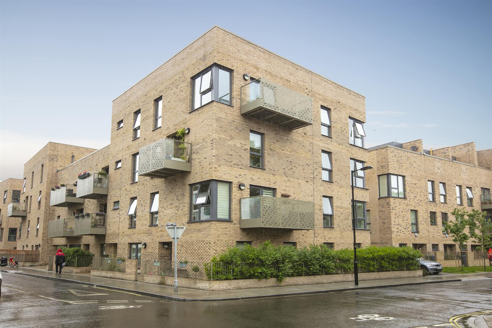 Flat - Purpose Built Sale Agreed in Elmington Road, Camberwell, SE5 846 view1