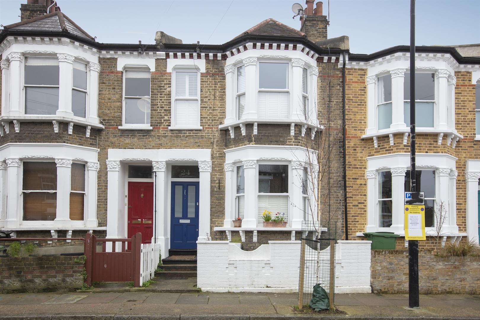 House - Terraced For Sale in Gairloch Road, Camberwell, SE5 909 view1