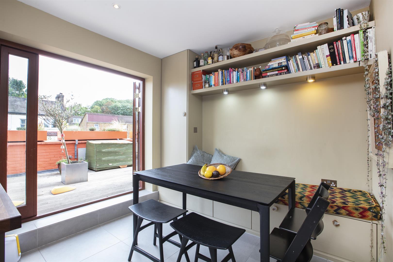 Flat - Purpose Built Sold in Gibbon Road, Nunhead, SE15 996 view4