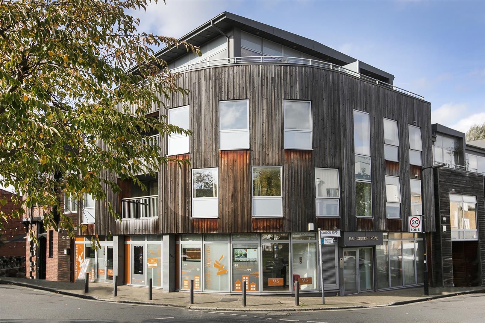 Flat/Apartment Sold in Gordon Road, Nunhead, SE15 1036 view1