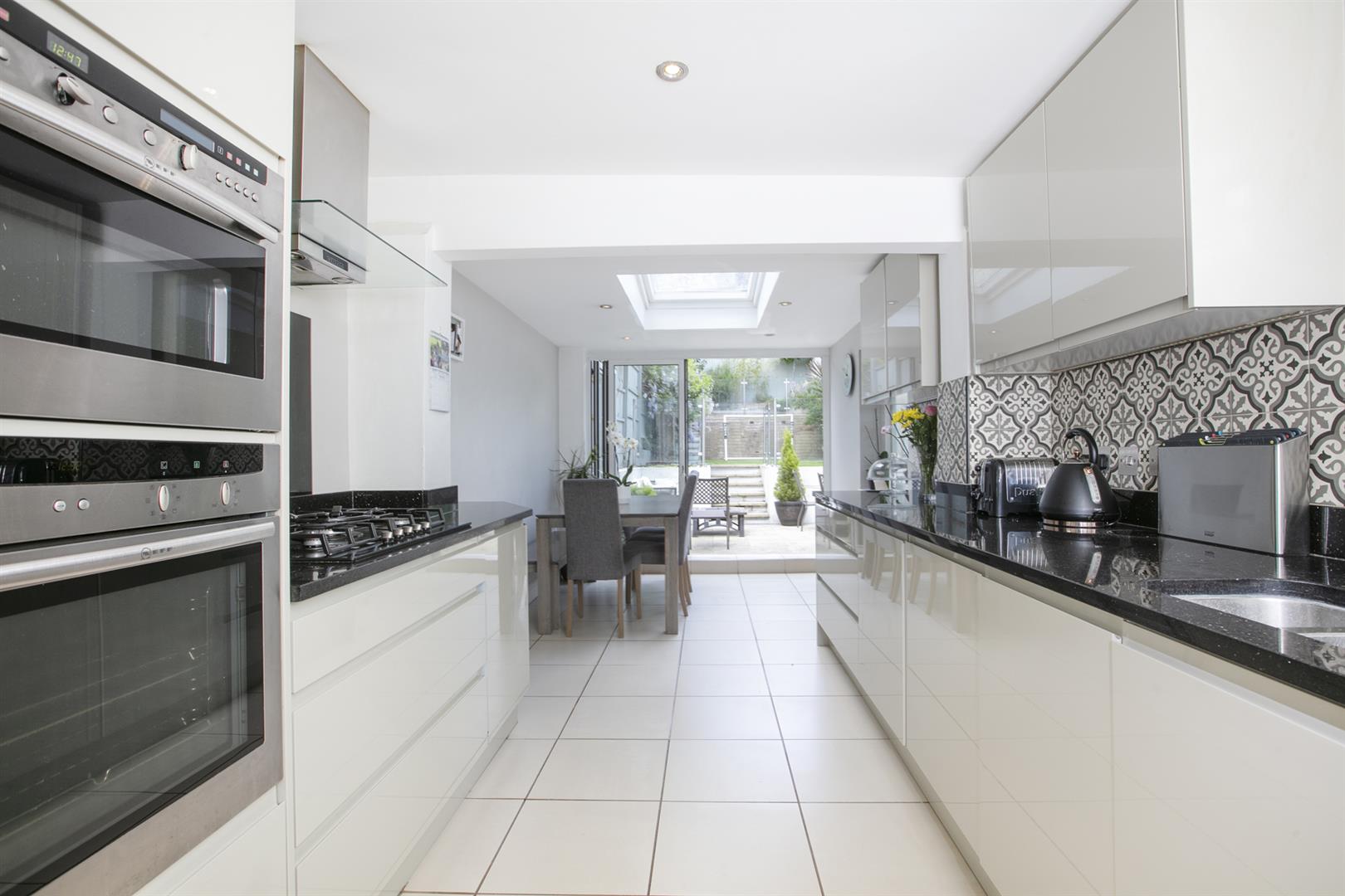 House - Terraced Under Offer in Grove Hill Road, Camberwell, SE5 957 view4