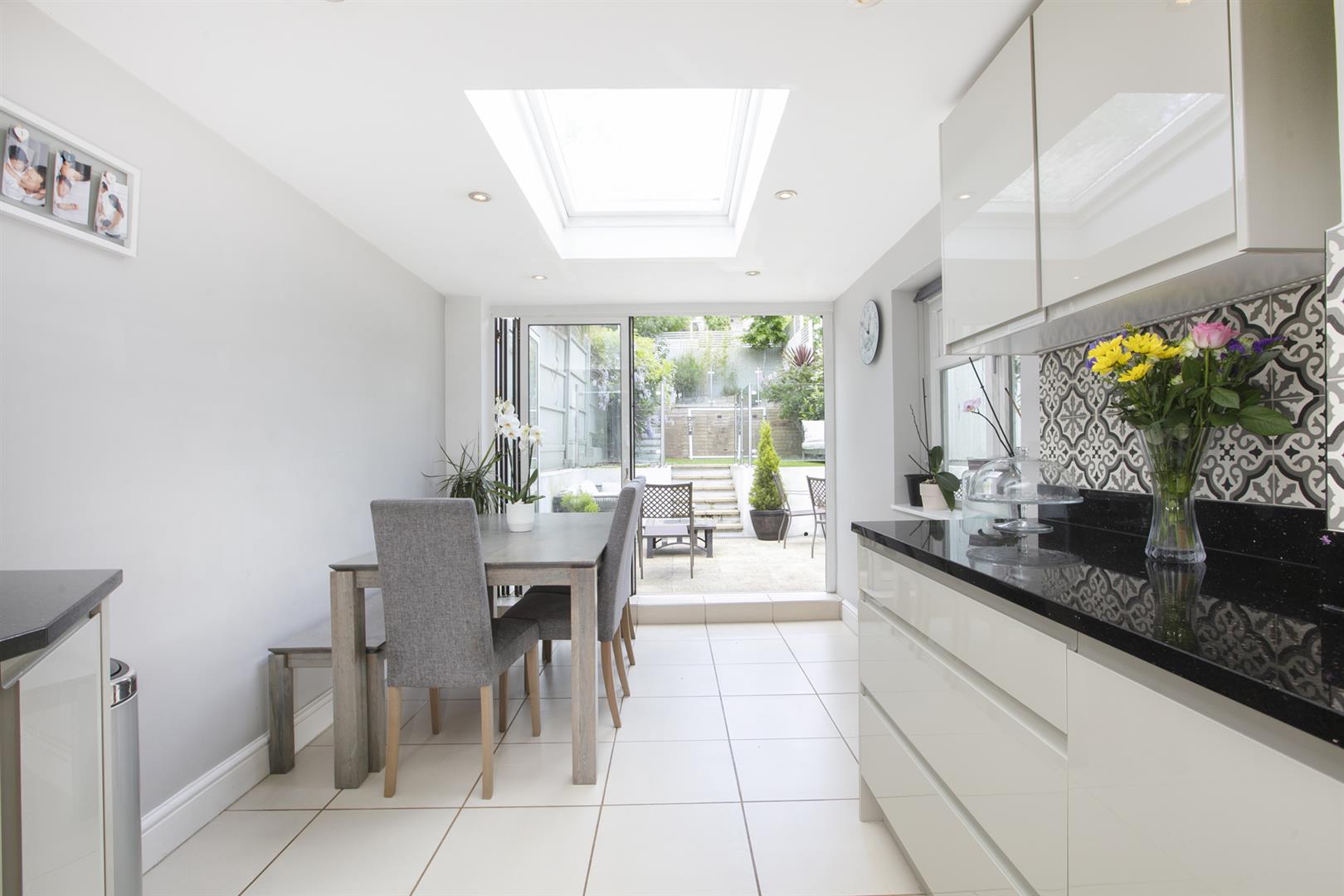 House - Terraced Under Offer in Grove Hill Road, Camberwell, SE5 957 view9