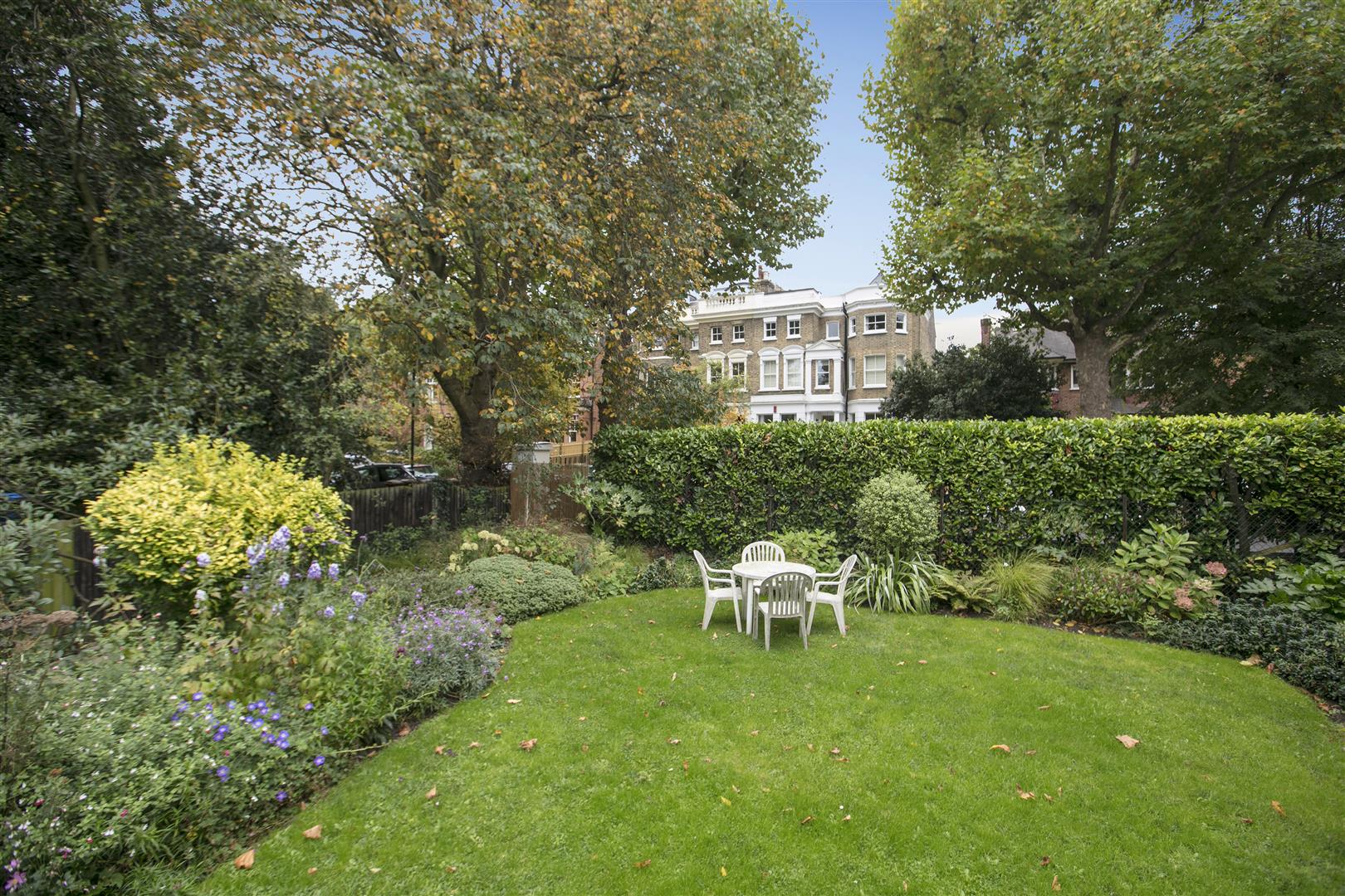 2 Bedroom Flat Available For Sale In In London Wooster Stock