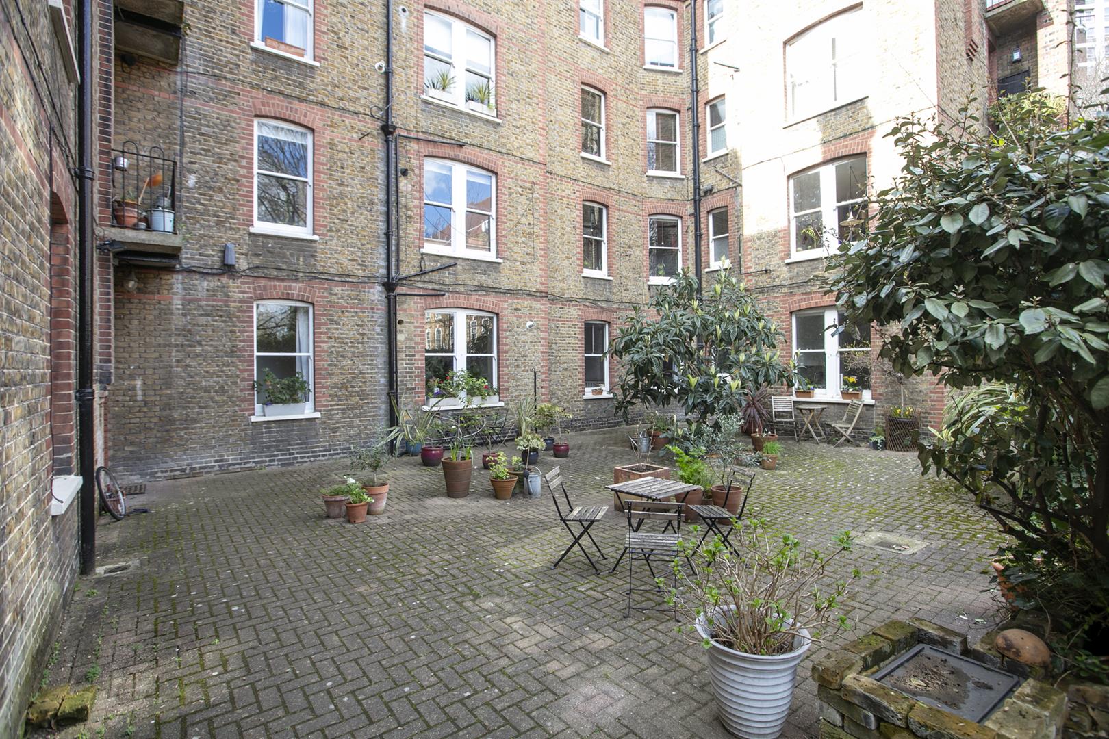 Flat - Purpose Built Sold in Hayes Court, Camberwell New Road, Camberwell, SE5 1074 view5