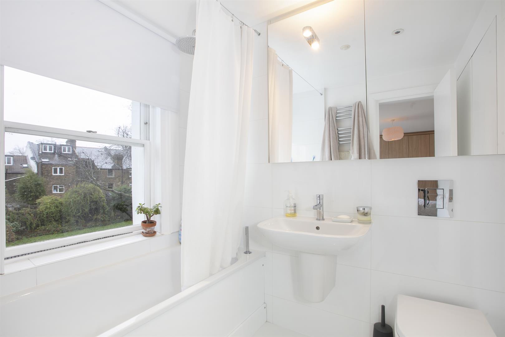 Flat - Conversion Under Offer in Holly Grove, Peckham, SE15 893 view16