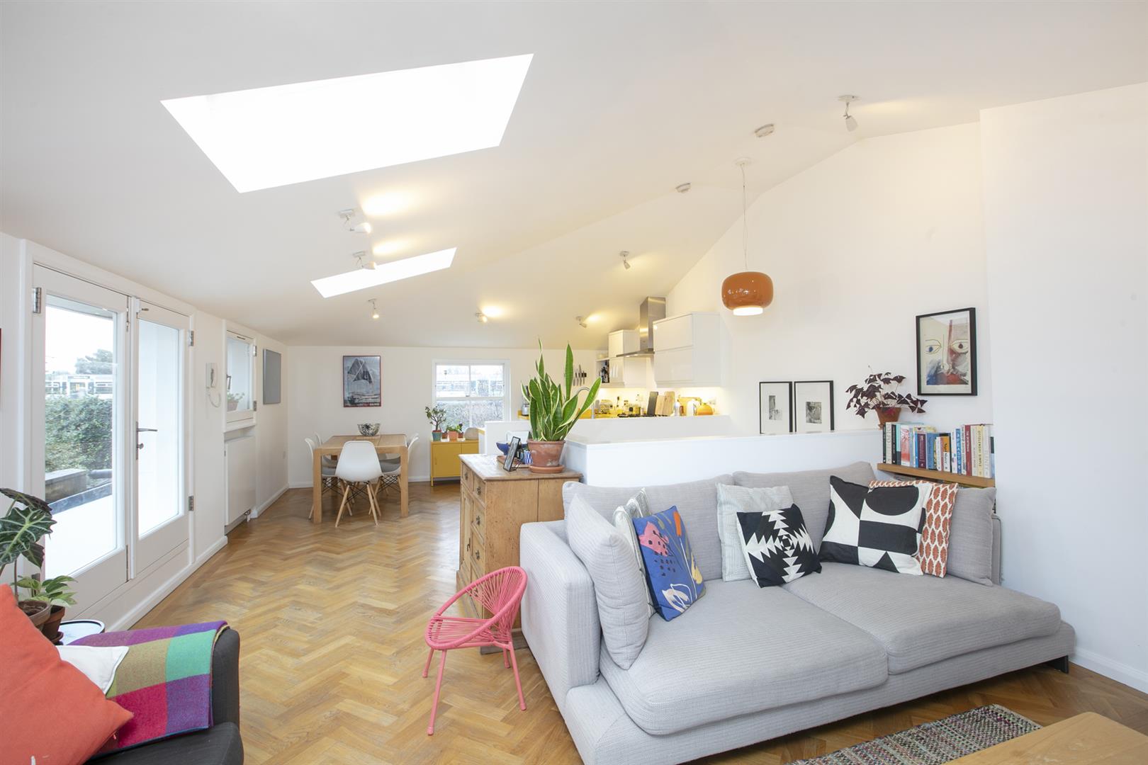 Flat - Conversion Under Offer in Holly Grove, Peckham, SE15 893 view5