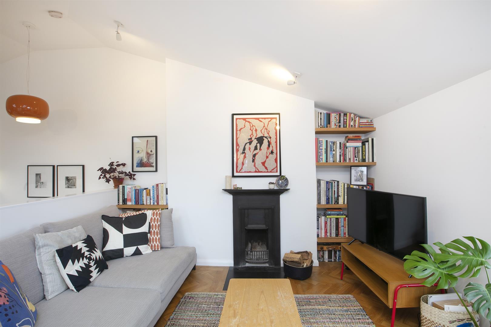 Flat - Conversion Under Offer in Holly Grove, Peckham, SE15 893 view21