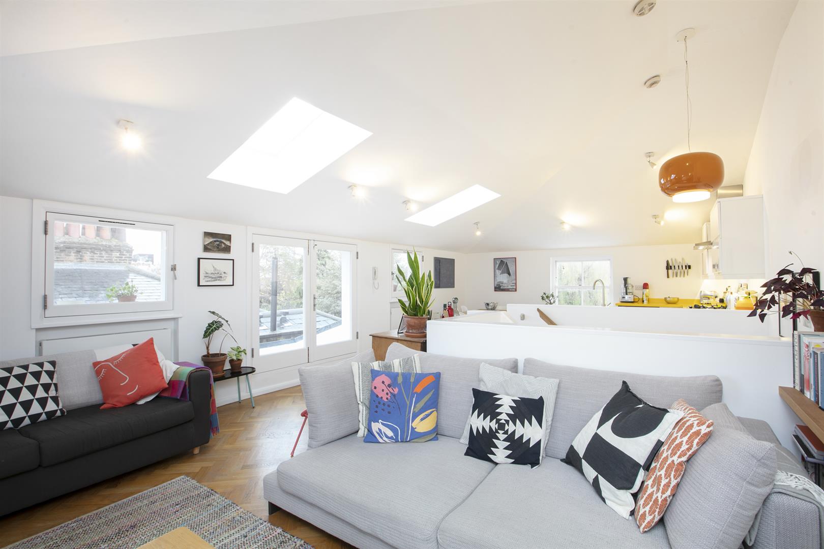 Flat - Conversion Under Offer in Holly Grove, Peckham, SE15 893 view3