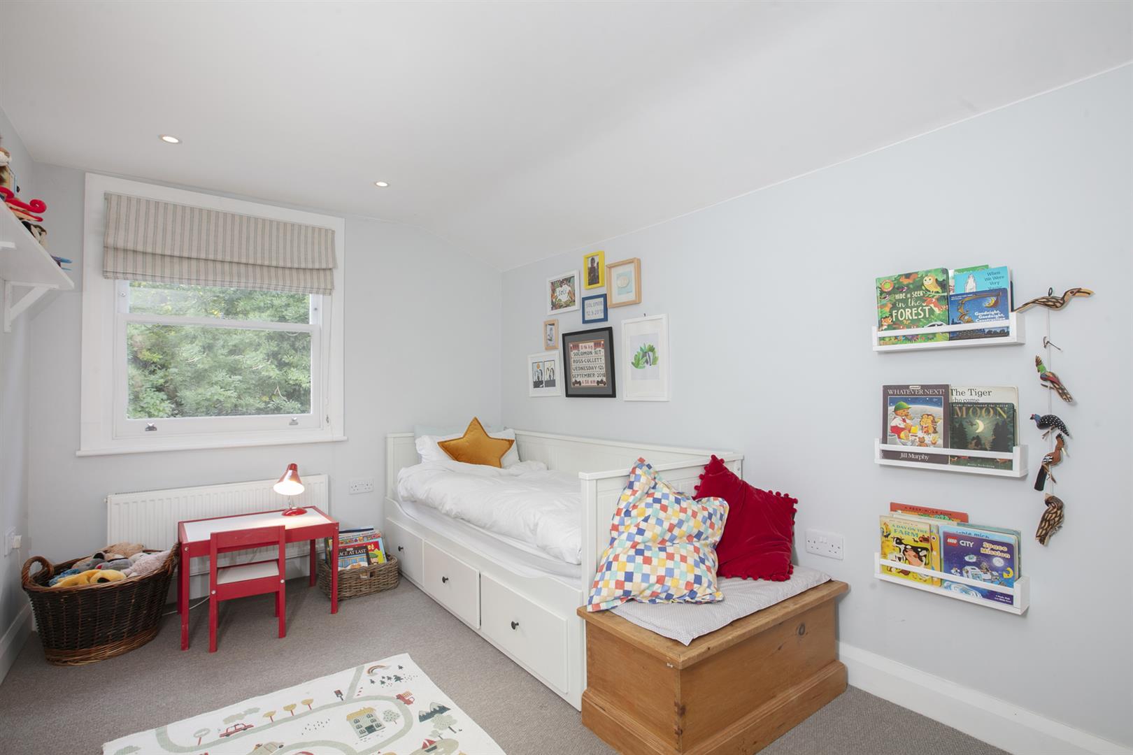 House - Terraced For Sale in Hollydale Road, Nunhead, SE15 1157 view22