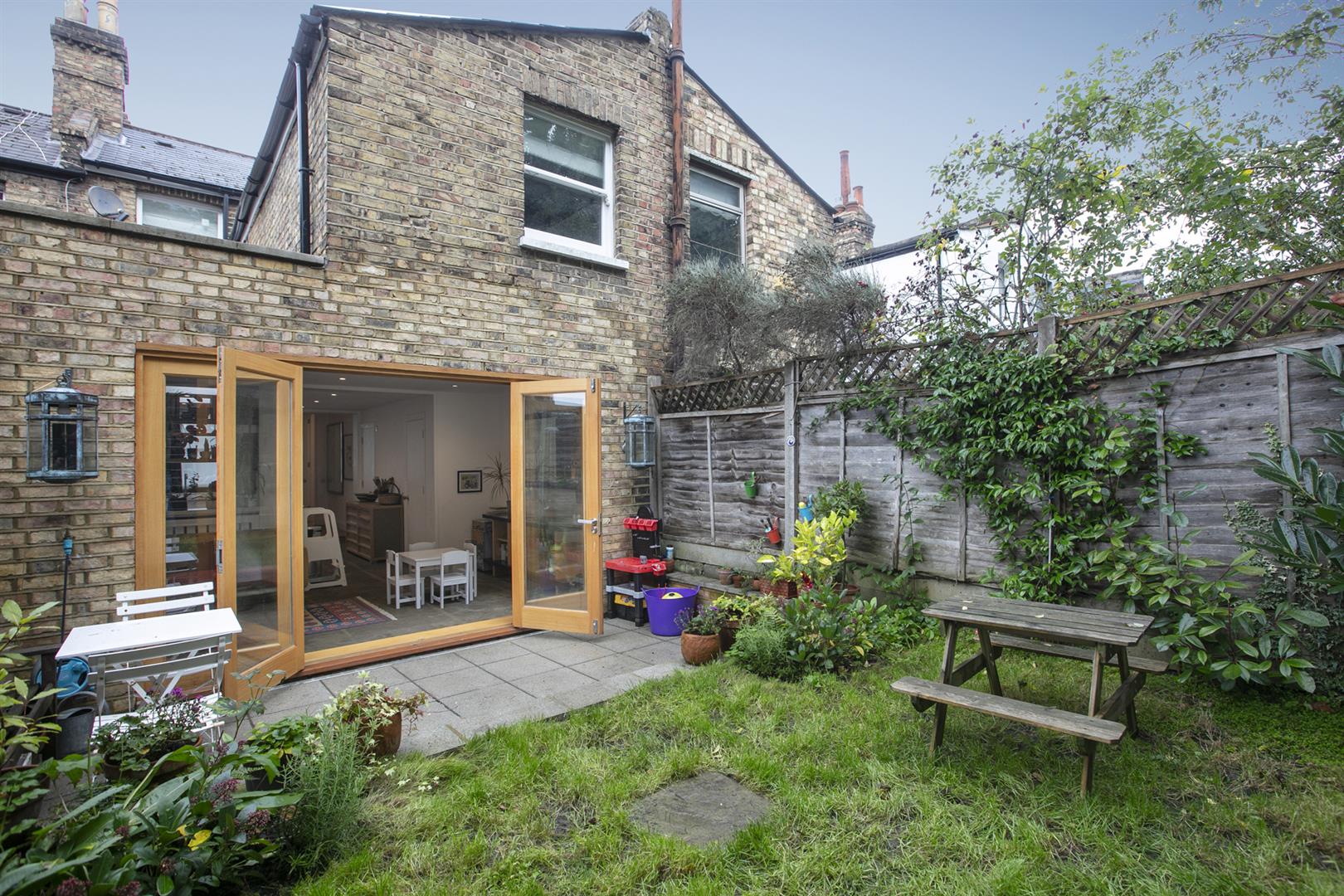 House - Terraced For Sale in Hollydale Road, Nunhead, SE15 1157 view14