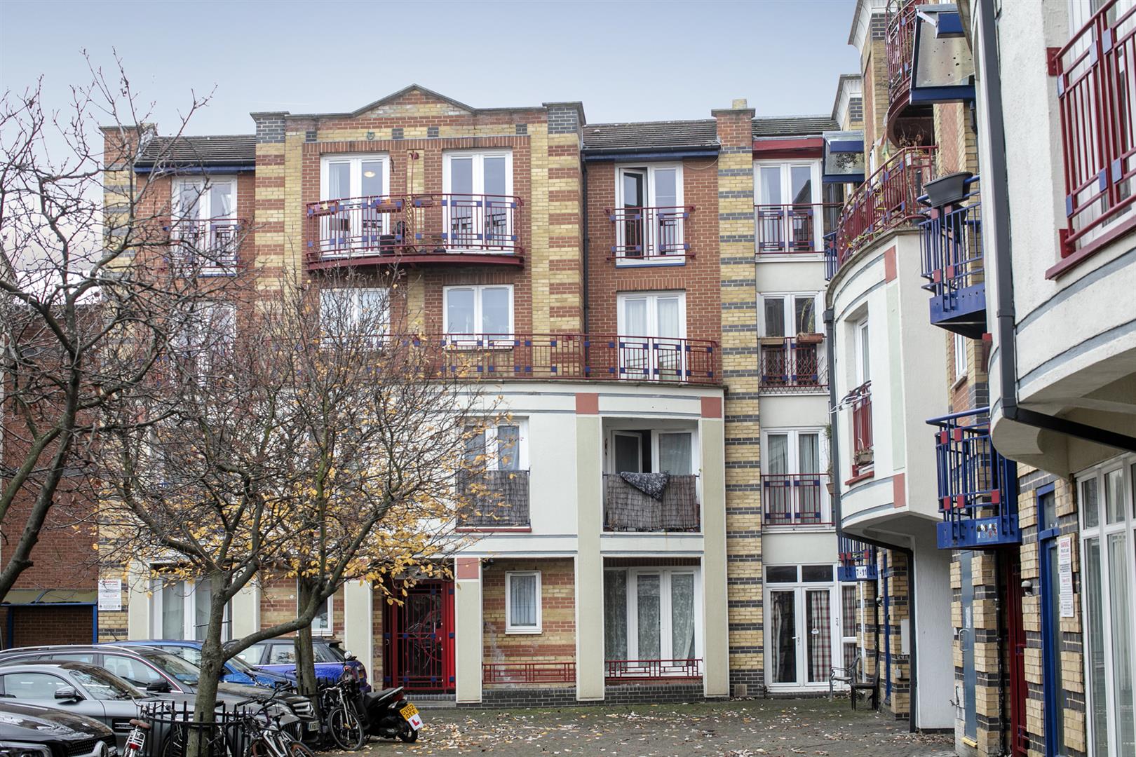 Flat - Purpose Built Sale Agreed in Hopewell Street, Camberwell, SE5 890 view1