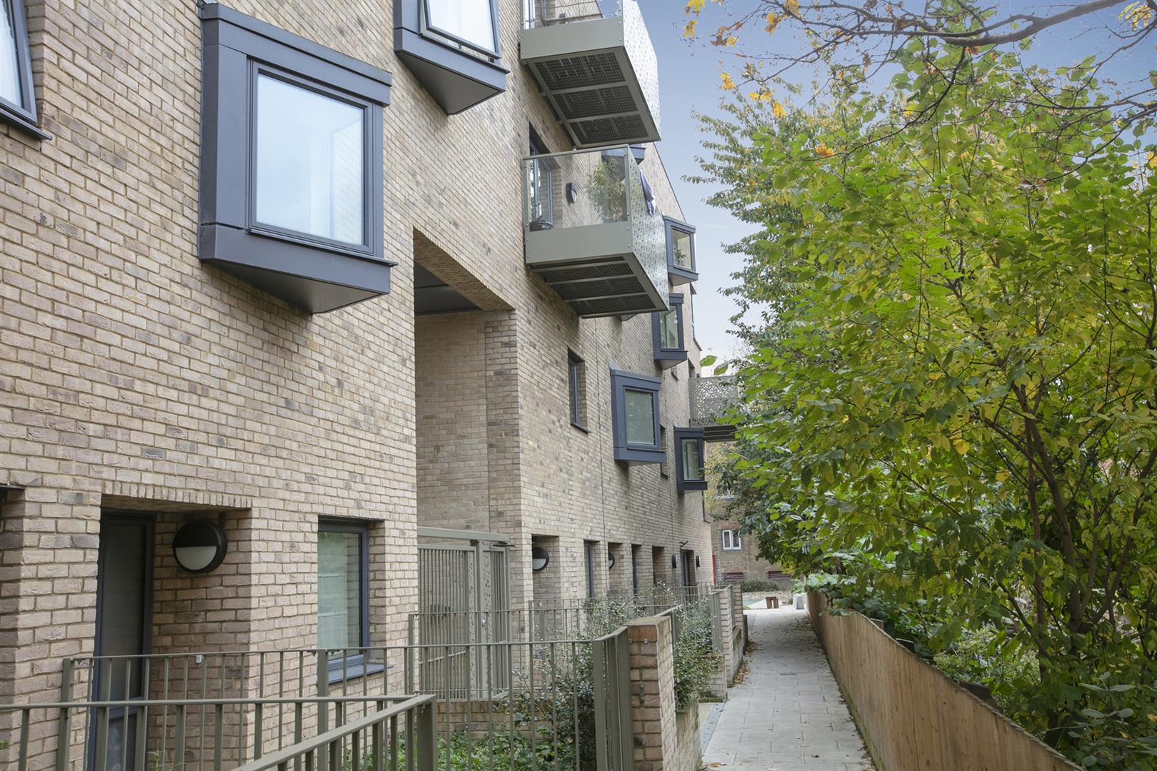 Flat - Purpose Built Under Offer in Horsnell Close, Camberwell, SE5 886 view3