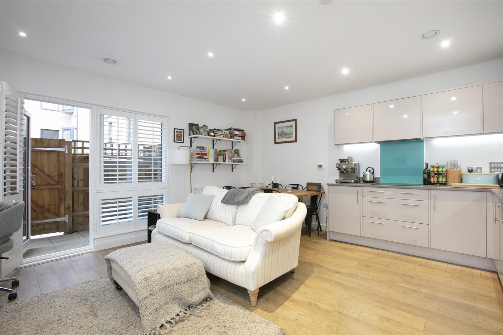 Flat - Purpose Built Under Offer in Horsnell Close, Camberwell, SE5 886 view1