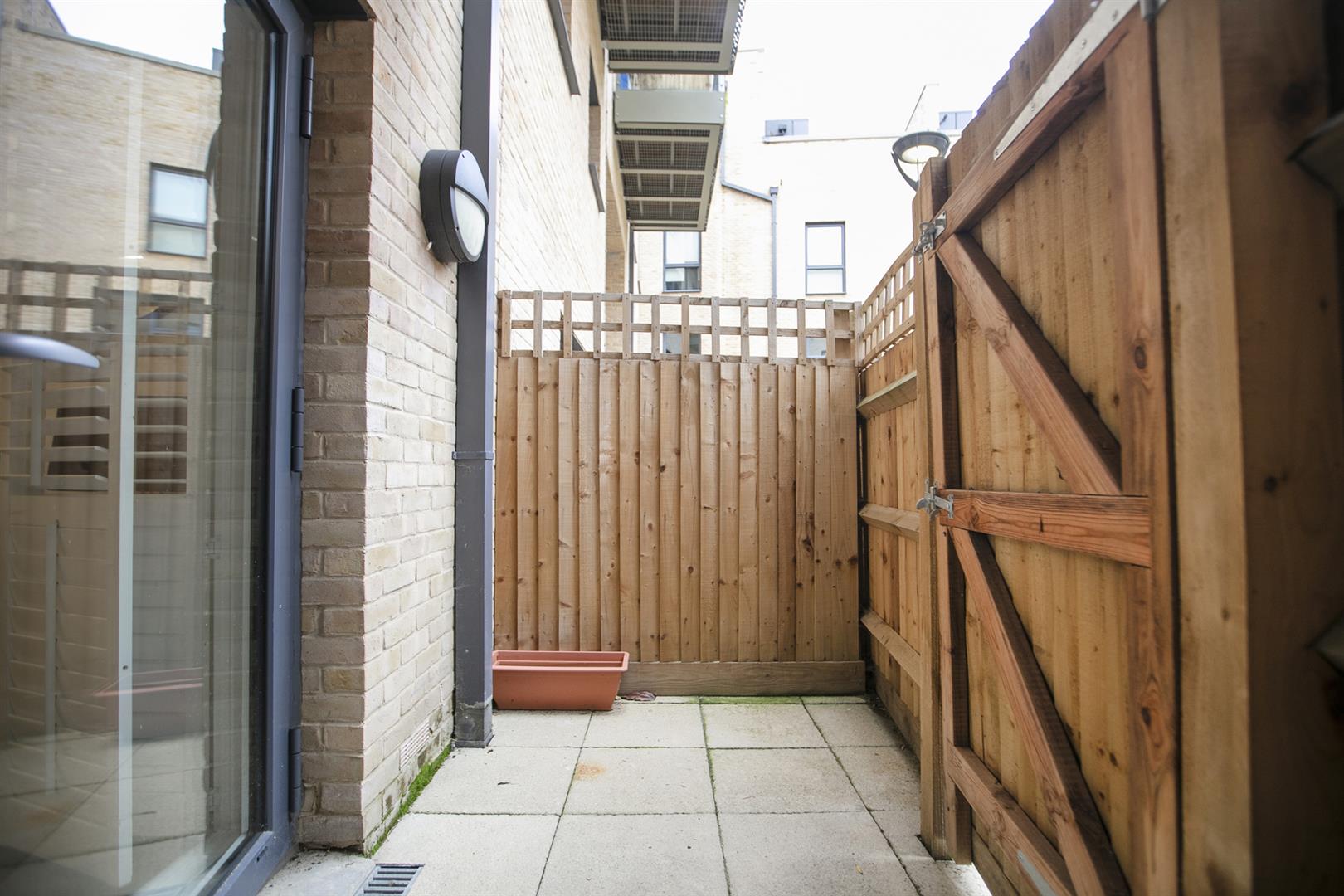 Flat - Purpose Built Under Offer in Horsnell Close, Camberwell, SE5 886 view13