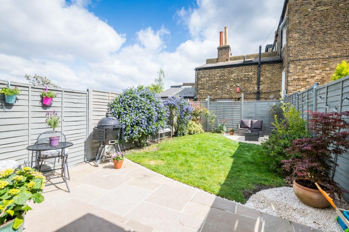 House - Terraced Sale Agreed in Howbury Road, Nunhead, SE15 942 view13
