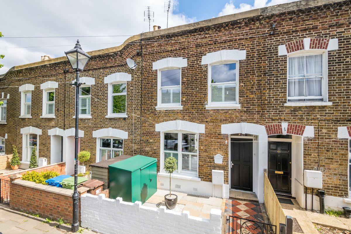 House - Terraced Sale Agreed in Howbury Road, Nunhead, SE15 942 view1