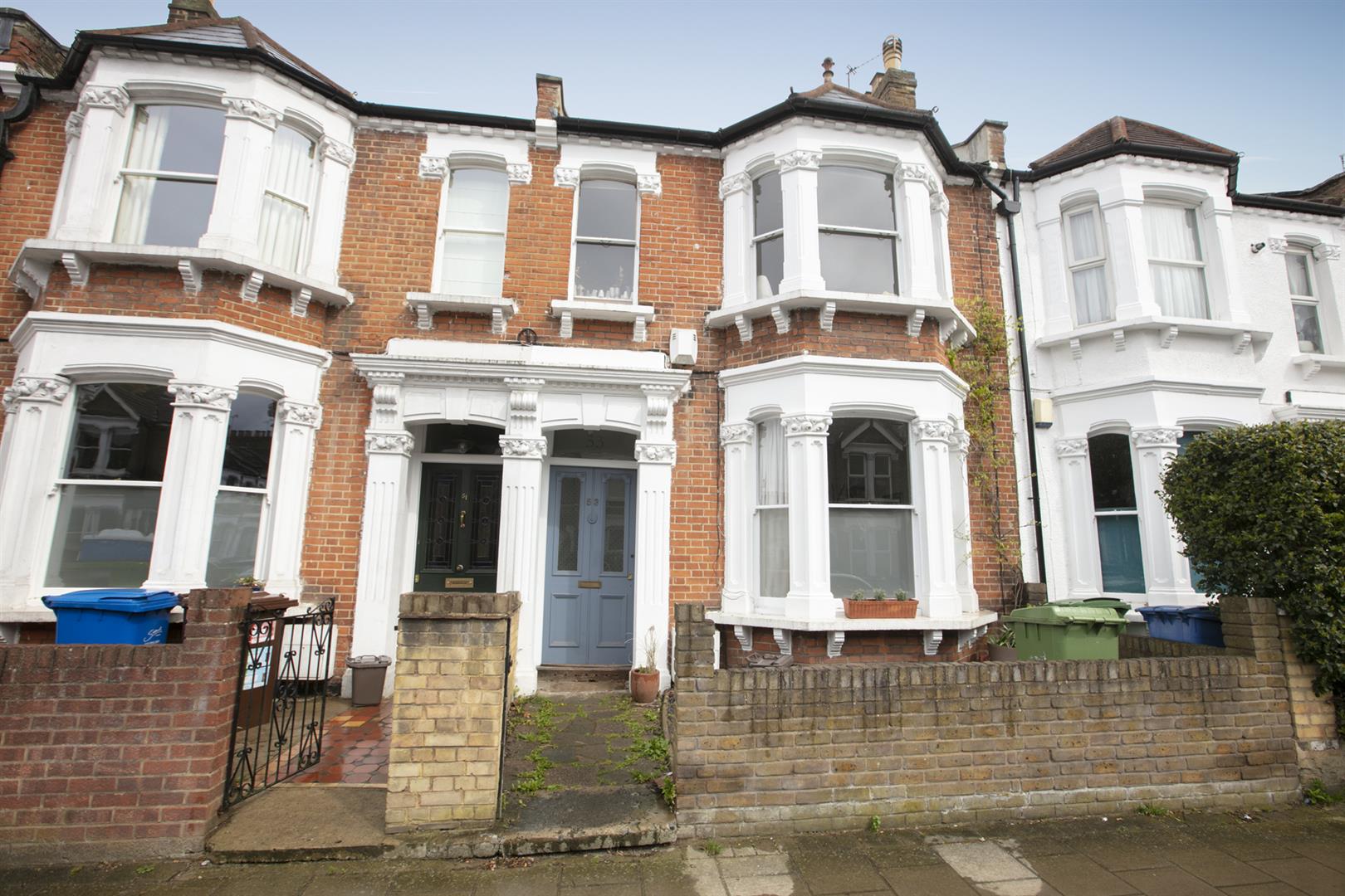 House - Terraced Under Offer in Ivydale Road, Nunhead, SE15 930 view1