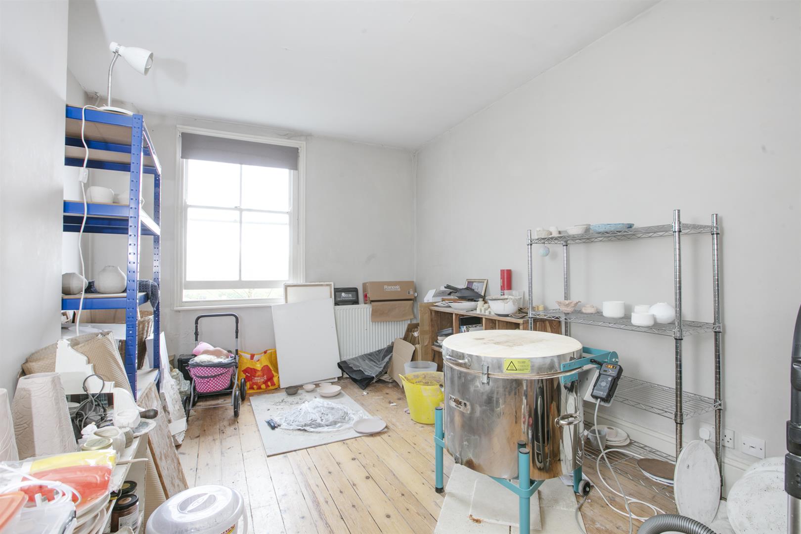 House - Terraced Under Offer in Ivydale Road, Nunhead, SE15 930 view17