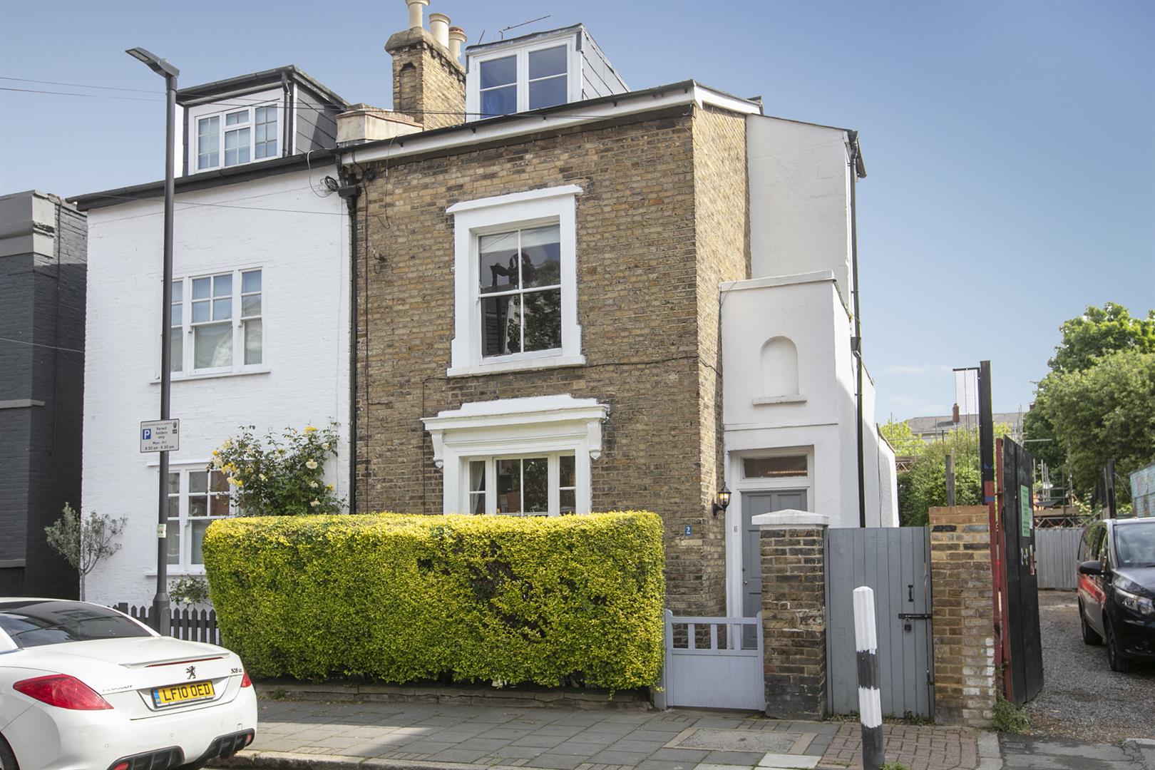 House - End Terrace For Sale in Kenbury Street, Camberwell, SE5 951 view1
