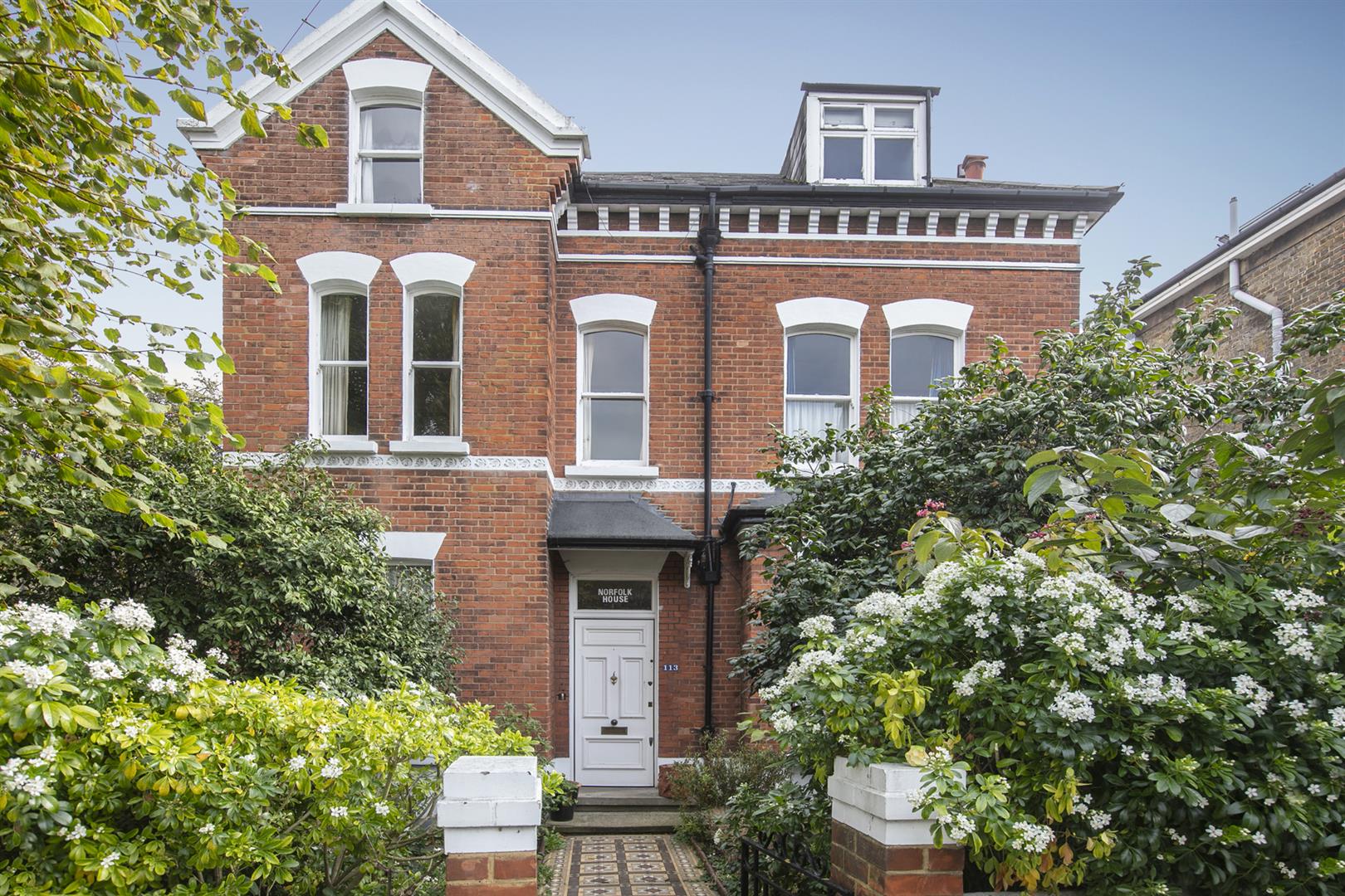 House - Detached Under Offer in Knatchbull Road, Camberwell, SE5 1153 view1