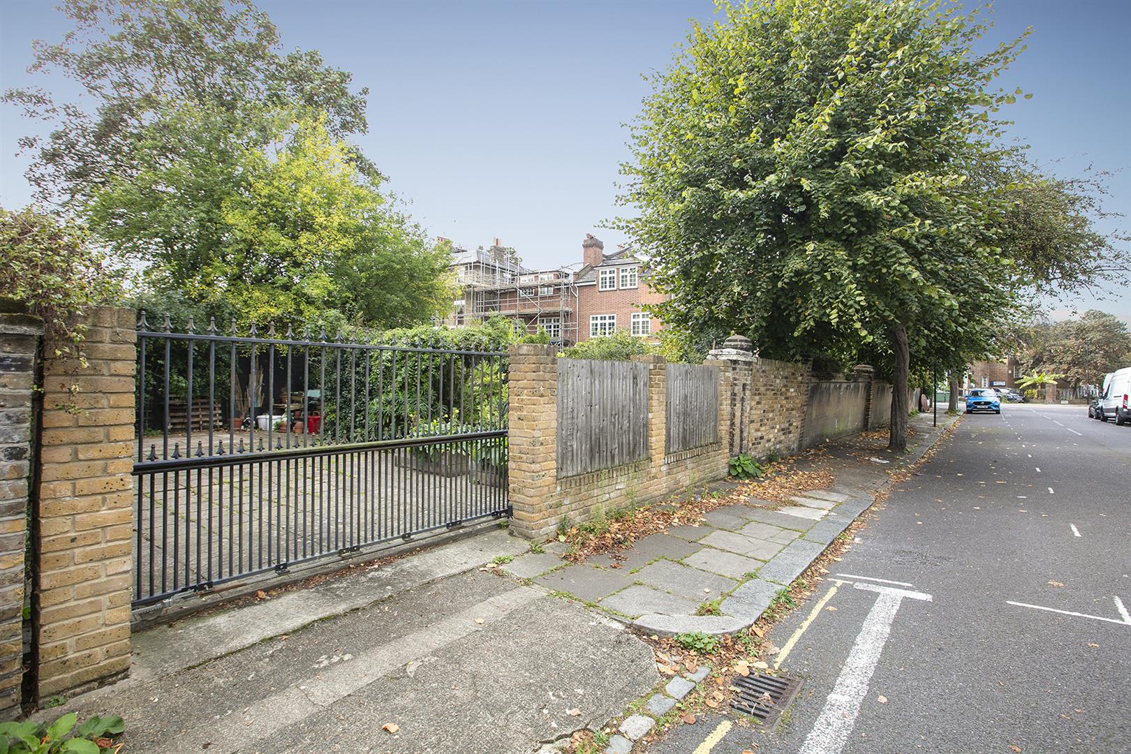 House - Detached Under Offer in Knatchbull Road, Camberwell, SE5 1153 view36