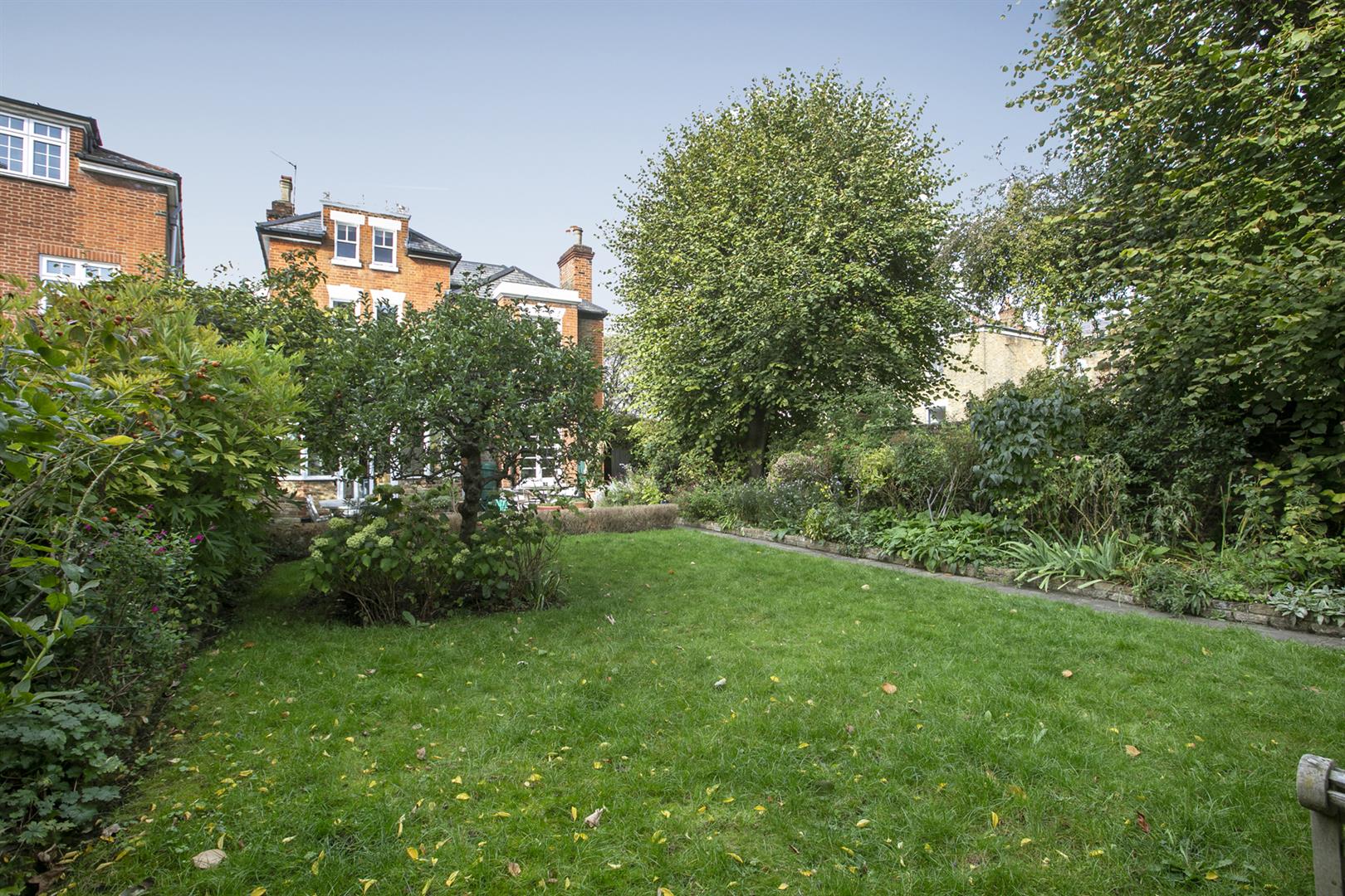 House - Detached Under Offer in Knatchbull Road, Camberwell, SE5 1153 view35