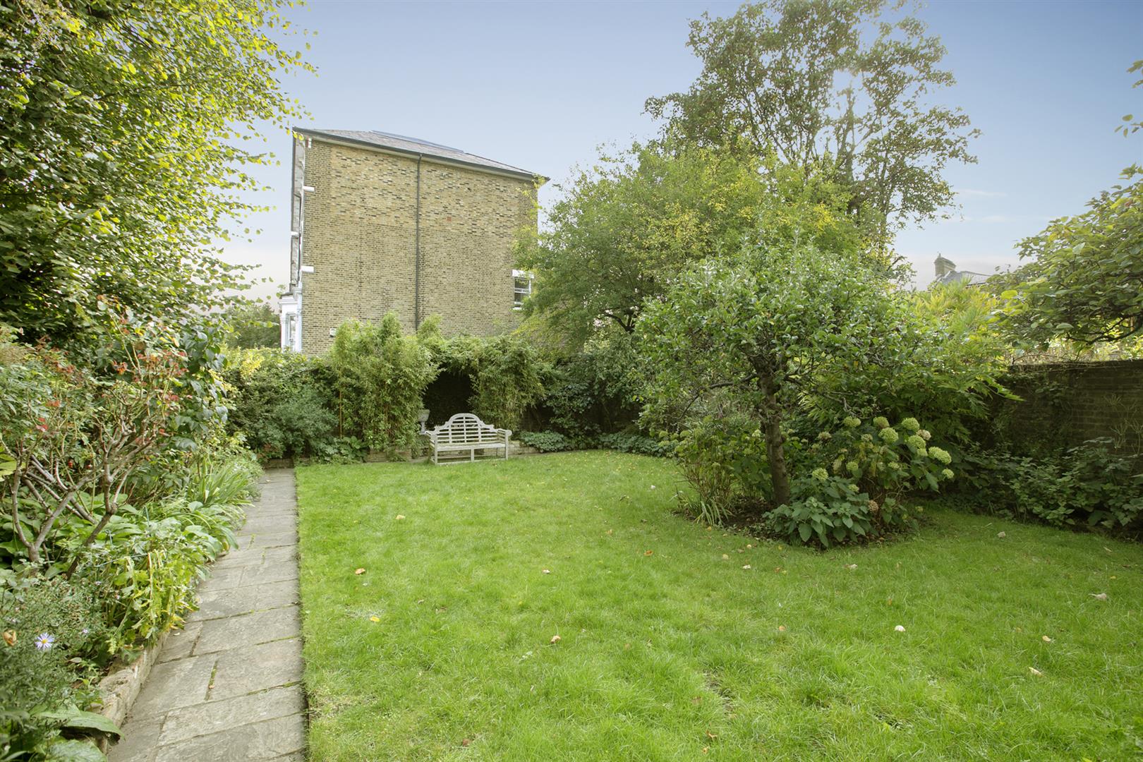 House - Detached Under Offer in Knatchbull Road, Camberwell, SE5 1153 view49