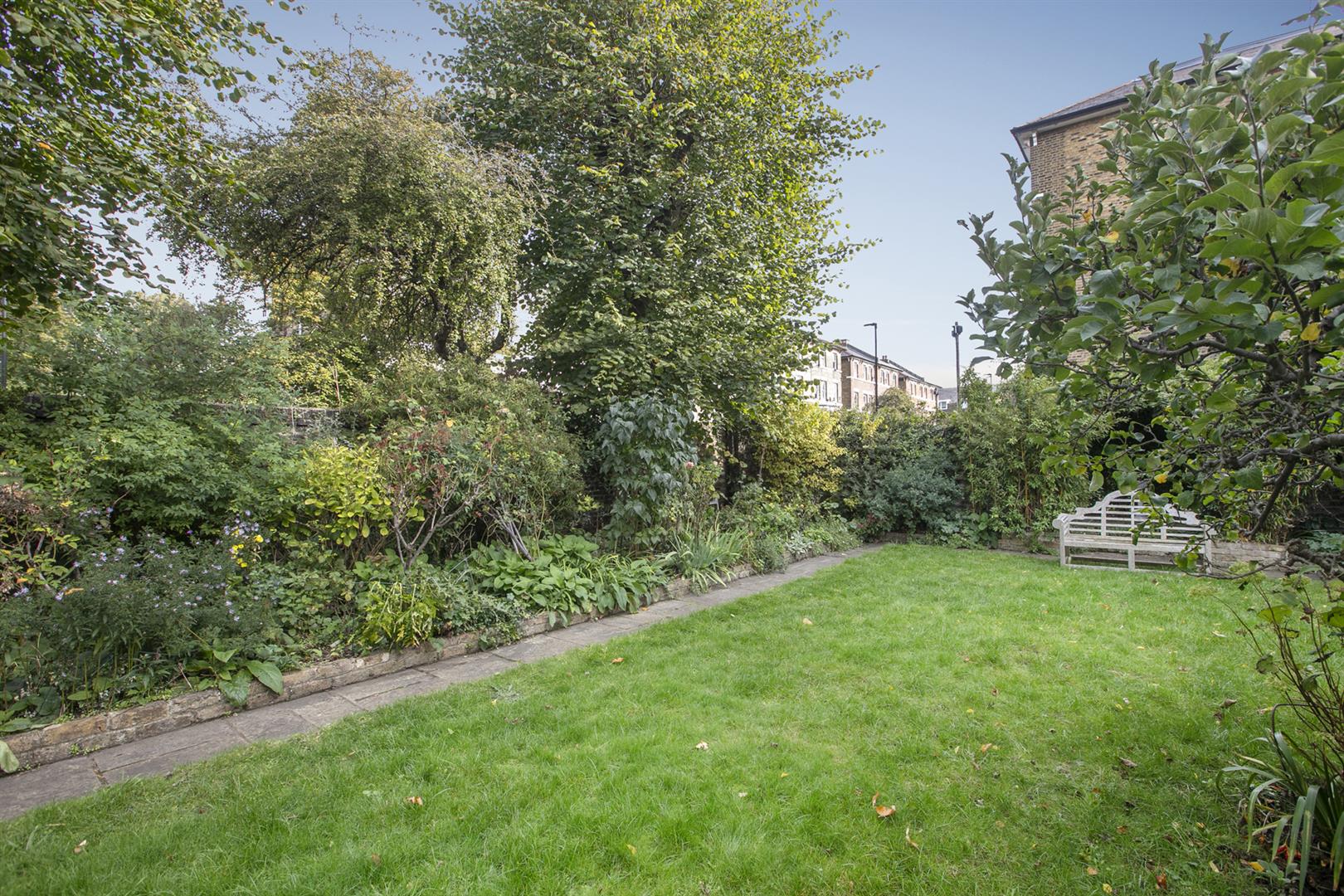 House - Detached Under Offer in Knatchbull Road, Camberwell, SE5 1153 view48